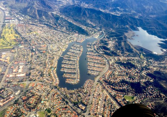 Aerial-of-Westlake-Lake-in-Westlake-Village